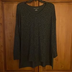 American Eagle medium green/black leopard print long sleeve shirt
